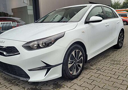 Kia Cee'd Ceed / SPIN Spin*Navi*Shzg*Lhzg*PDC*Cam*16Zoll*Klima* ...