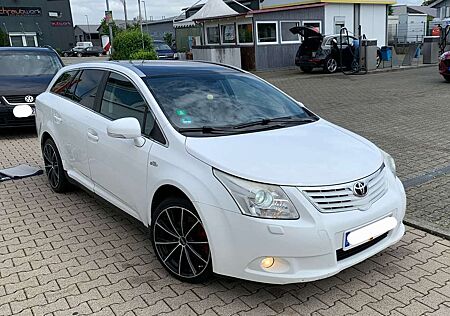 Toyota Avensis 2.2 D-CAT Combi Executive