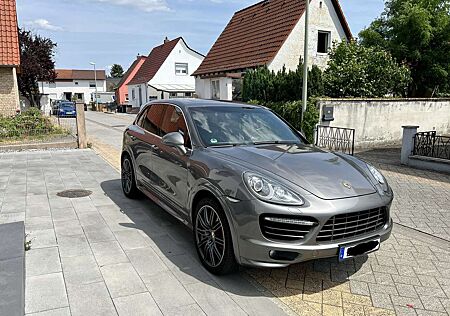 Porsche Cayenne Turbo mit Approved Garantie