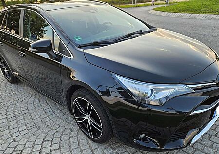 Toyota Avensis Combi Touring Sports 1.8 Team Deutschland
