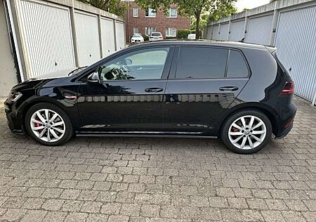 VW Golf GTI Volkswagen Golf+GTI+(BlueMotion+Technology)+DSG+Performance