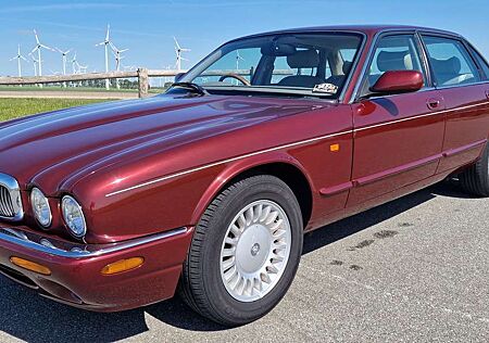 Jaguar XJ8