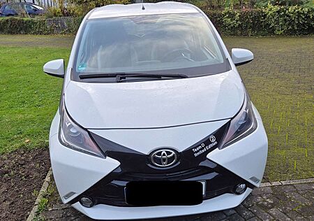 Toyota Aygo x-play touch