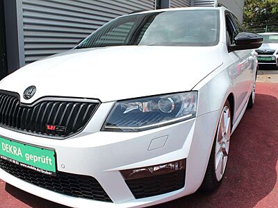 Skoda Octavia OCTAVIA COMBI RS 230 AUTOMATIK NAVI LEDER 2.Hd