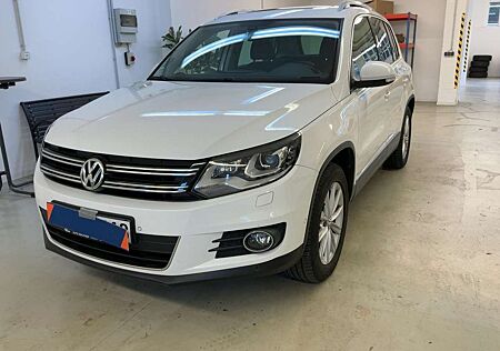 VW Tiguan Volkswagen *Garantie*4Motion*DSG*Pano*AHK