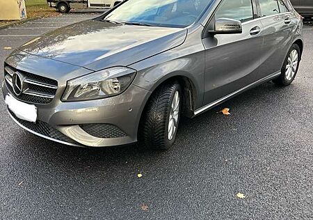 Mercedes-Benz A 180 A-Klasse (BlueEFFICIENCY) 7G-DCT Style