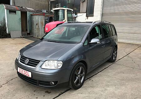 VW Touran Volkswagen Highline (1T1)