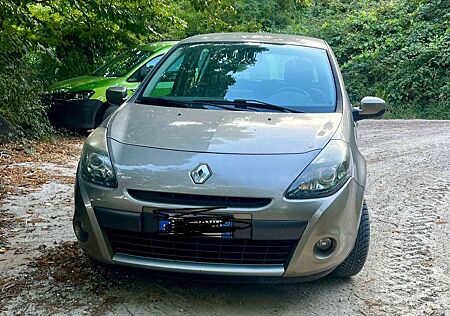 Renault Clio III 20095p 1.2 16v Dynamique