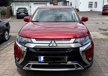 Mitsubishi Outlander 2.0 2WD CVT Diamant