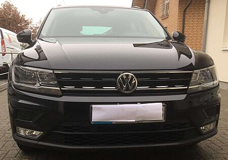 VW Tiguan Volkswagen 2.0 TDI SCR. AHK. Pano. 2 x Massage. SZH