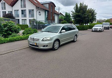 Toyota Avensis 2.0 D-4D Combi Travel
