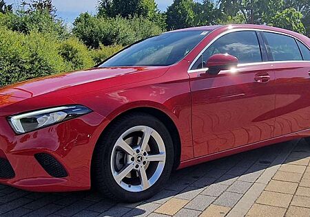 Mercedes-Benz A 200 HeadUp/Aut/LED/Navi/MBUX/Keyless/AlarmPresafePlus