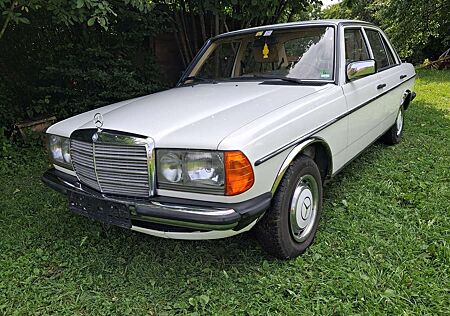 Mercedes-Benz 200 W123
