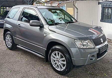Suzuki Grand Vitara 1.9 DDIS Black and White (3-trg.)