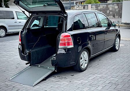 Opel Zafira 'Behindertengerecht-Rampe'