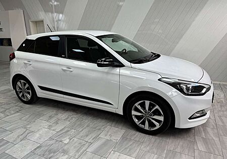Hyundai i20 1.2 Passion+ Navi AHK 8x bereift