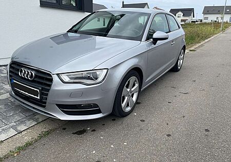 Audi A3 Kamera/Pre sense front/adapt. light/8-fach Reifen