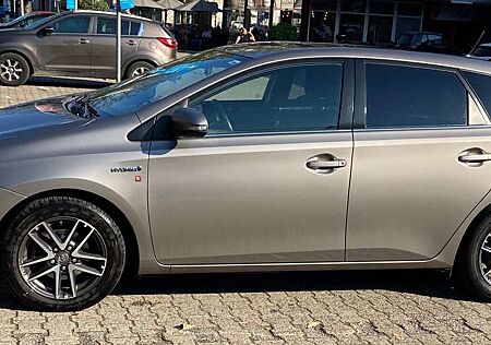 Toyota Auris Hybrid 1.8 VVT-i Hybrid Automatik Edition