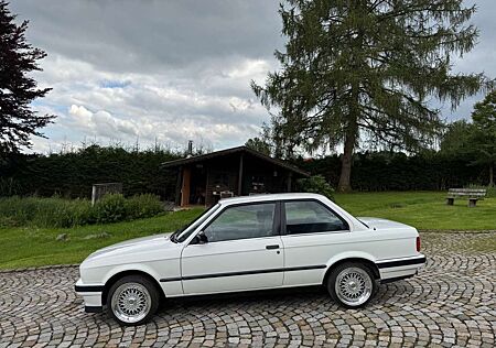 BMW 320 i E30 1.Hand orig 58000 Km! rostfrei!