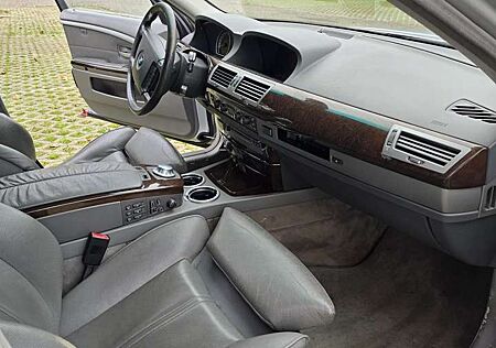 BMW 745i 745