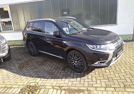 Mitsubishi Outlander 2,4 PHEV , 4 WD,