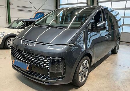 Hyundai Staria Signature 4WD Relax AHK Assist ACC DAB