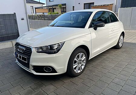 Audi A1 8-fach Bereift, gepflegt