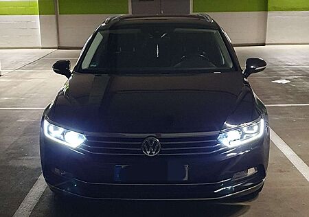 VW Passat Variant Volkswagen 2.0 TDI SCR DSG (BlueM. Tech) Highl