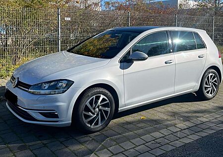 VW Golf Volkswagen 1.6 TDI Sound