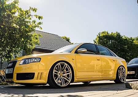 Audi RS4 Liousine Sedan *IMOLA*