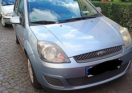 Ford Fiesta 5-Türer 1.3 Ambiente