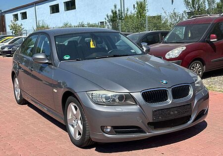 BMW 318 i*Servicegepflegt*Standheizung*Xenon*Navi*2Ha