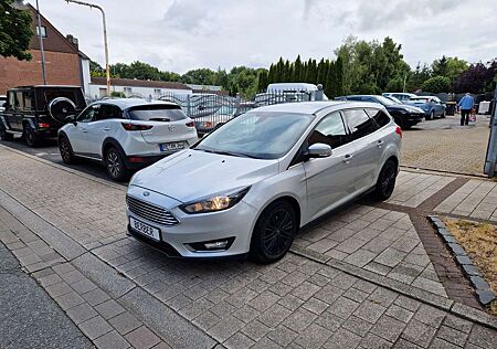 Ford Focus Turnier Titanium Automatik*NAVI*AHK*SHZ*