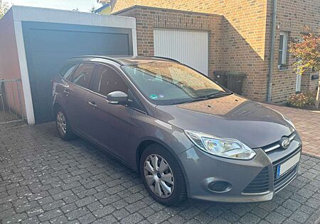 Ford Focus Turnier mit Anhängerkopplung TOP