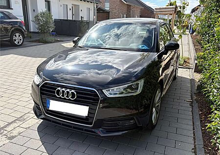 Audi A1 Admired (S-Line Optikpaket), Xenon, Navi, 17“