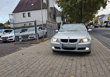 BMW 320i 320 Baureihe 3 Lim. Klimaauto,6Gang,PDC,SSD