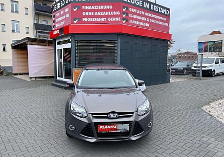 Ford Focus Titanium/Tempomat/bluetooth/USB/PDC/AHK/Sitzheizu.
