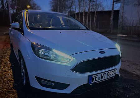 Ford Focus Turnier 1.0 EcoBoost Start-Stopp-System Titanium
