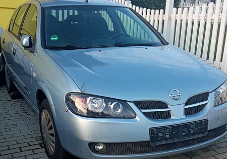 Nissan Almera Fließheck 5-Türer 1.5 acenta