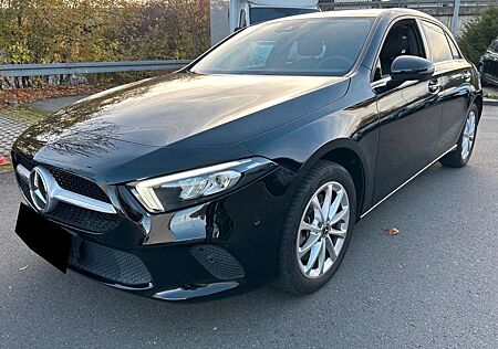 Mercedes-Benz A 250 A250e 8G RKAMERA NAVI CARPLAY LED TEMP TEILLEDER