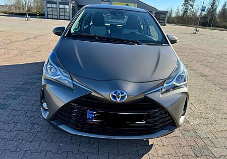 Toyota Yaris Hybrid Team D