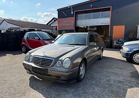 Mercedes-Benz E 220 CDI T AVANTGARDE/AUTO/TÜV/LEDER