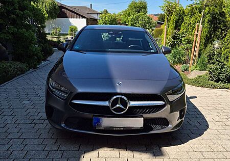 Mercedes-Benz A 180 7G-DCT