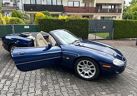 Jaguar XK8 4.0 V8 Cabrio TÜV August 2026