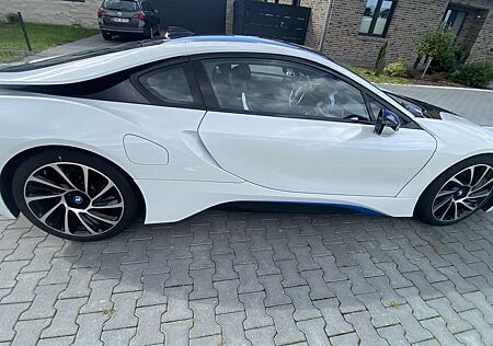 BMW i8 Pure Impulse TÜV neu , Head up, Keyless