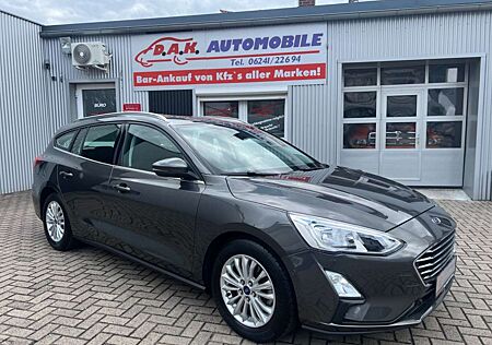 Ford Focus Turnier Titanium 1.Hand+30TKM+R.Kamera+Nav