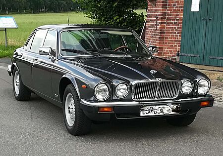 Jaguar Daimler XJ12 Double Six