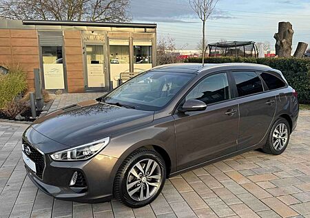 Hyundai i30 cw Family + *Panorama*DAB`*Kamera*Navi*