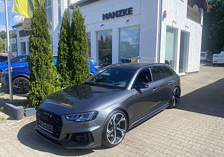 Audi RS4 Avant quattro tiptronic / Dynamic / 8-fach