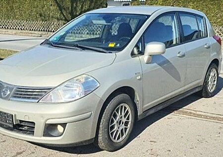 Nissan Tiida 1.6 visia